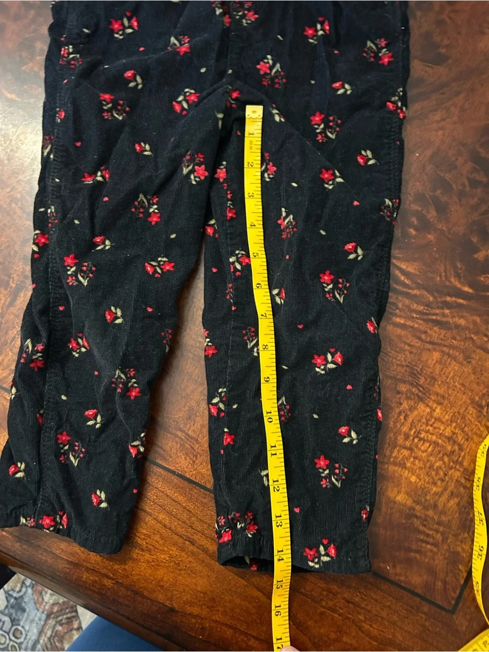 OshKosh Black Corduroy Floral Bib Overalls Toddler Size 4T Pockets Vestbak
